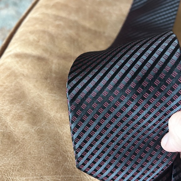 Lazzaretti Men’s 100% Silk Handmade Tie. Red and Black Geometric Design - Picture 3 of 6